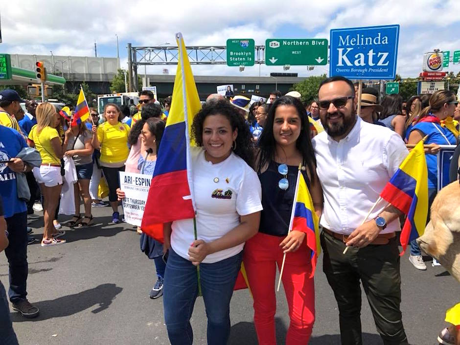 Colombianos apoyando a Nathalia Fernández