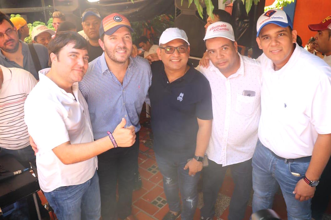 Jaime Pumarejo con el grupo de dirigentes.