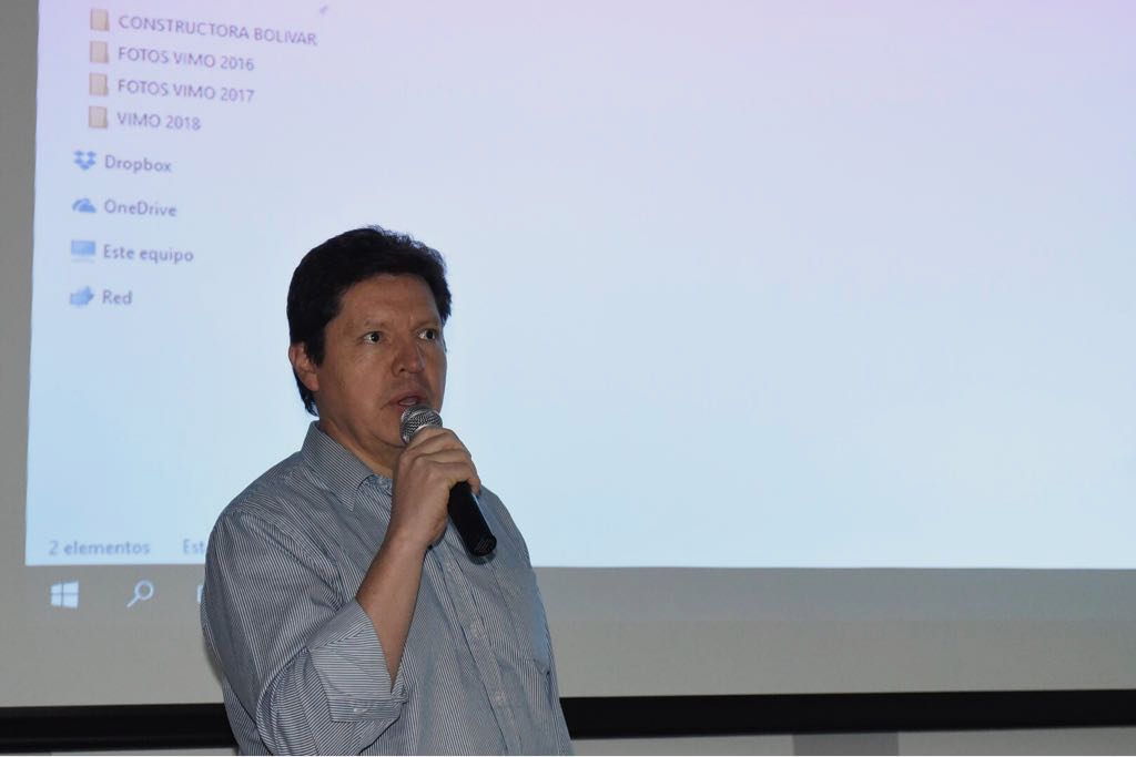 Juan Solano, presentando el proyecto Río Alto.