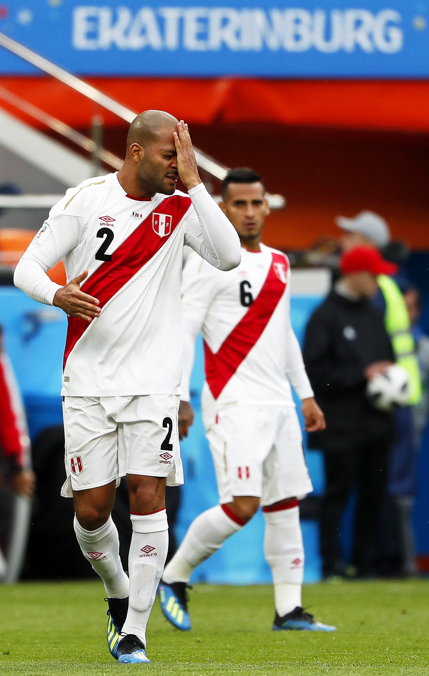 Durante el partido contra Francia, Rodríguez también sufrió un fuerte golpe en su ojo. 