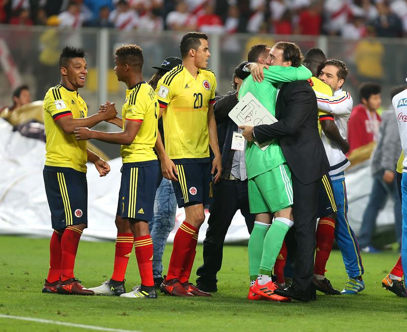 Los colombianos festejan la clasificación directa al Mundial Rusia 2018.