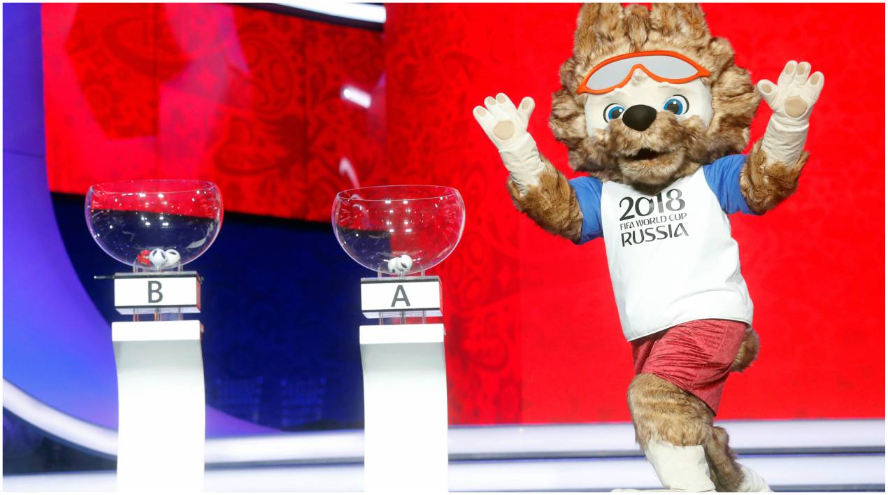 Zabivaka, mascota de la Copa del Mundo FIFA Rusia 2018, participa en el ensayo del sorteo de emparejamientos para el Mundial de fútbol 2018 en el Palacio del Kremlin, en Moscú.