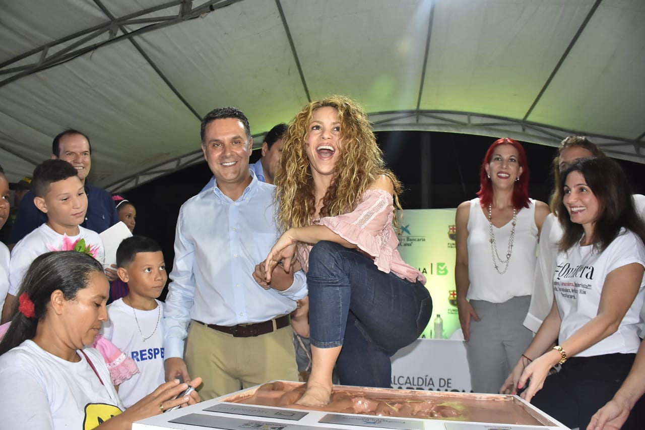 Shakira dio inicio a las obras con mucha alegría.