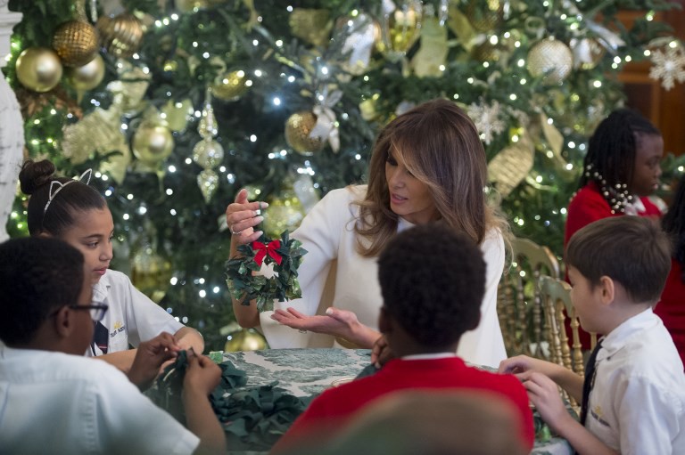 Melania con niños invitados a la Casa Blanca.