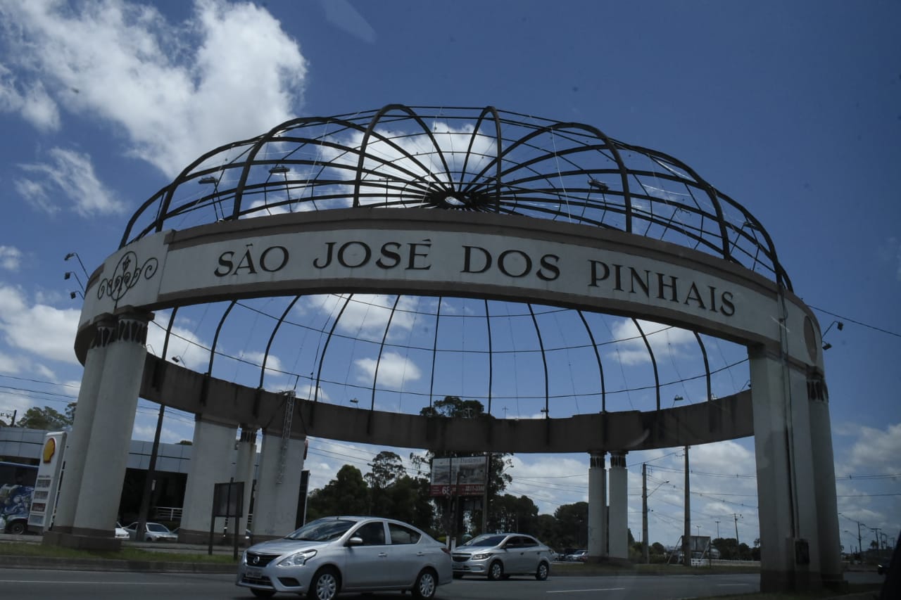 San José de Pinhais hace parte del área metropolitana de la ciudad, la cual tiene más de dos millones de habitantes.