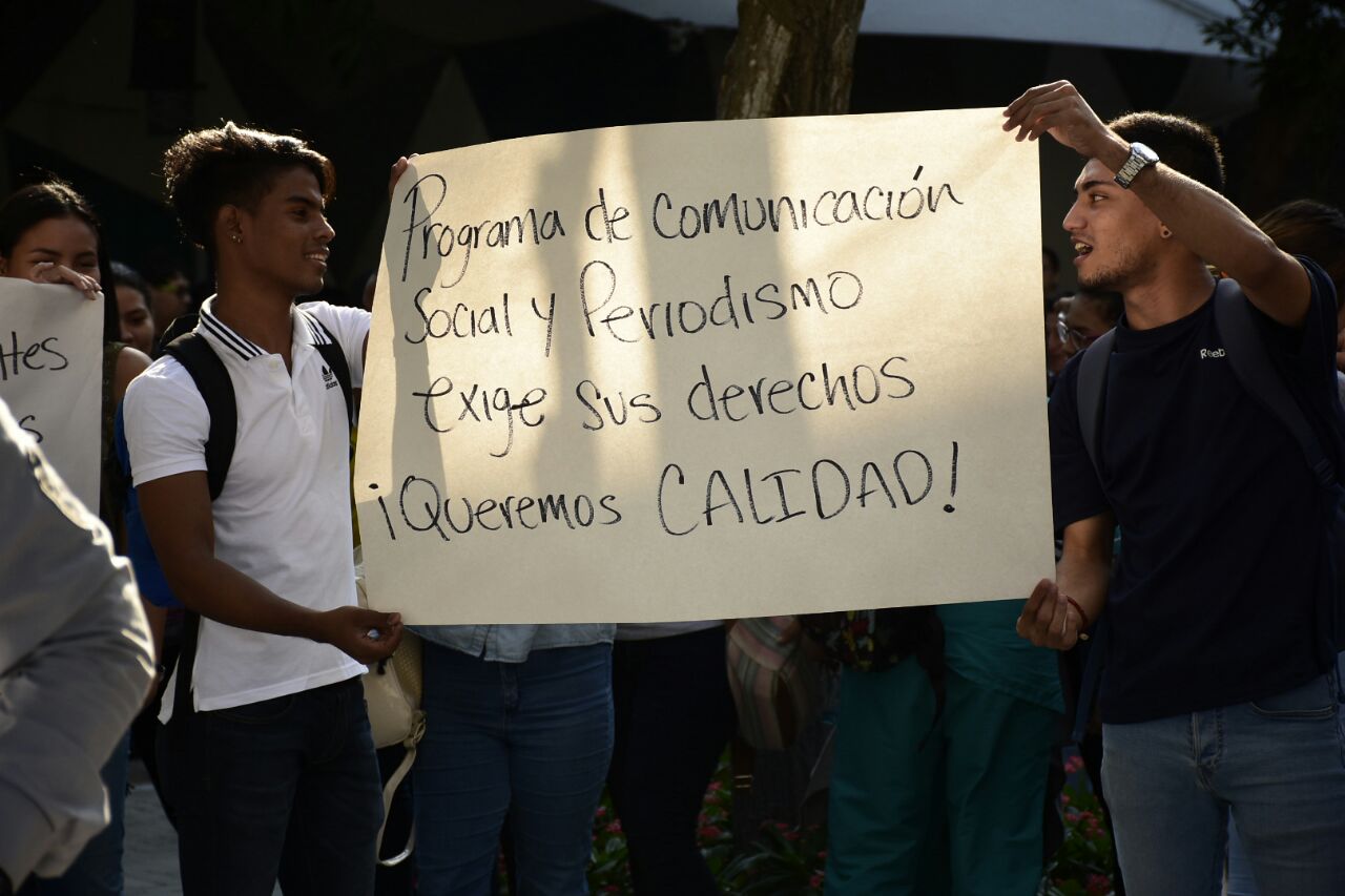 Los estudiantes de Comunicación Social fueron los primeros en unirse a la protesta.