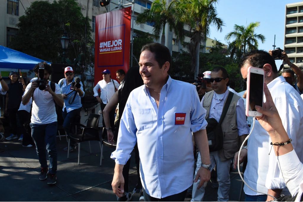 El candidato Germán Vargas Lleras a su llegada al Paseo de Bolívar.