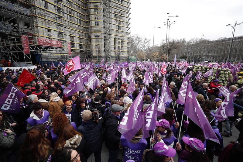 En España, las mujeres manifestaron su inconformismo por la desigualdad en salarios.