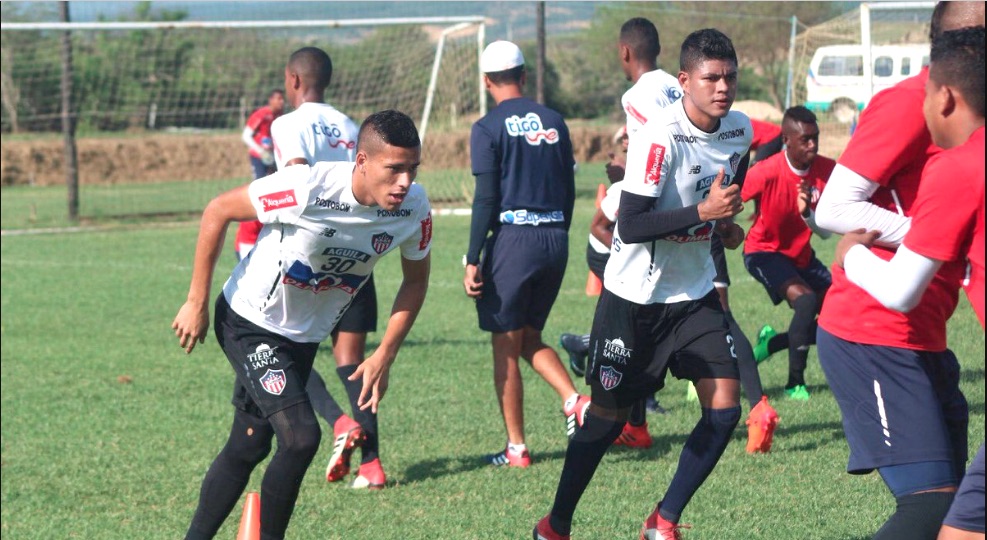 Jugadores del Junior durante los entrenamientos en la sede del Corinthians.