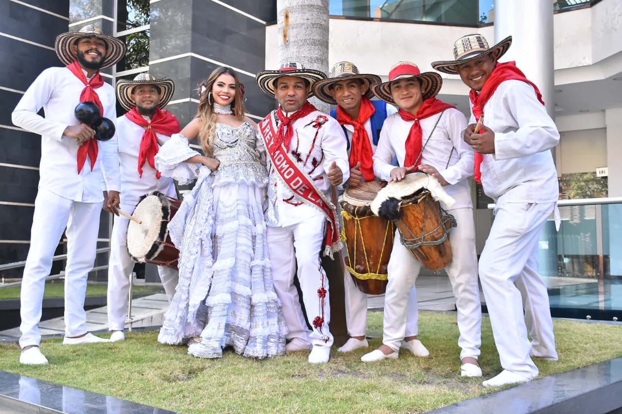 Kelly Restrepo y Pedro Tapias Reyes del Carnaval de la 44 -2019.