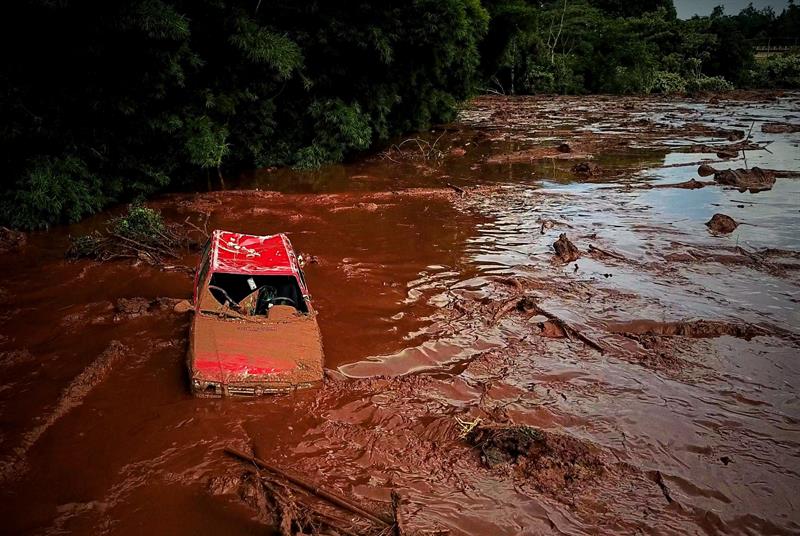 Vista del desastre causado por la rotura de una represa que contenía residuos minerales de la compañía Vale, la mayor productora mundial de hierro, este viernes en Brumadinho, municipio de Minas Gerais (sudeste de Brasil).