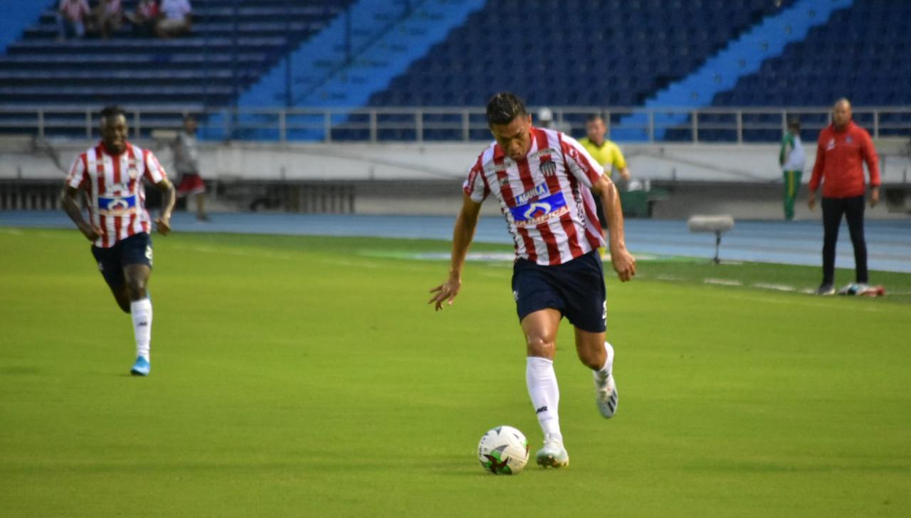 Teófilo Gutiérrez en jugada ofensiva.