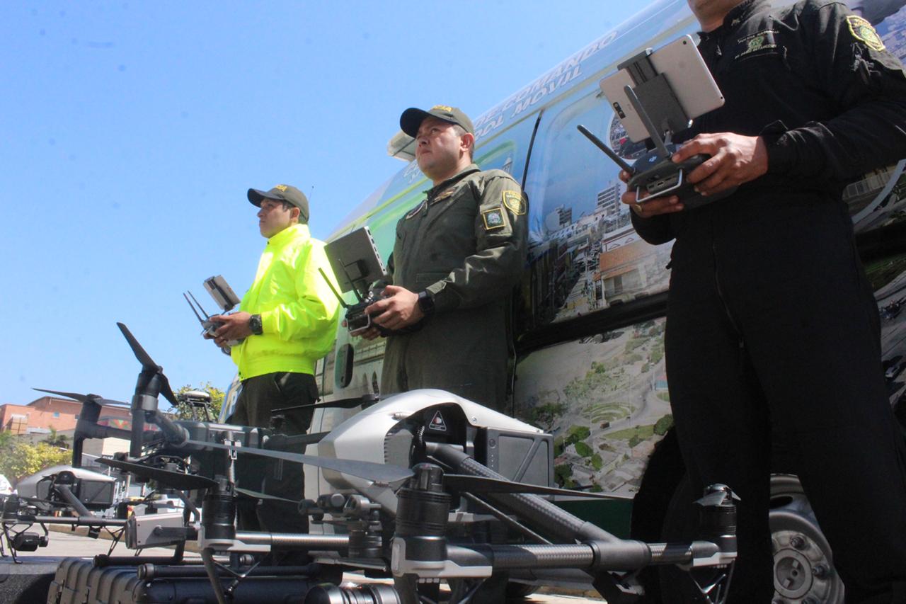La Policía Metropolitana contará con cinco drones para vigilar desde aire los puestos de votación con mayor concentración de personas en Barranquilla.