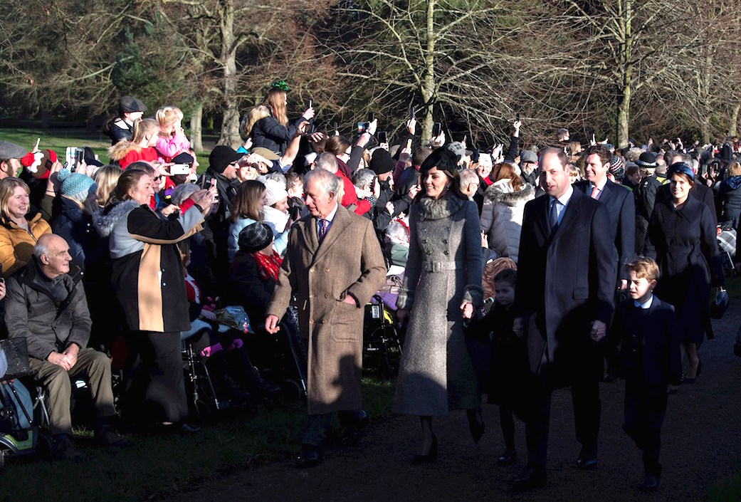 La Familia Real Británica asistiendo a la ceremonia en la iglesia María Magdalena, en Sandringham, Norfolk.