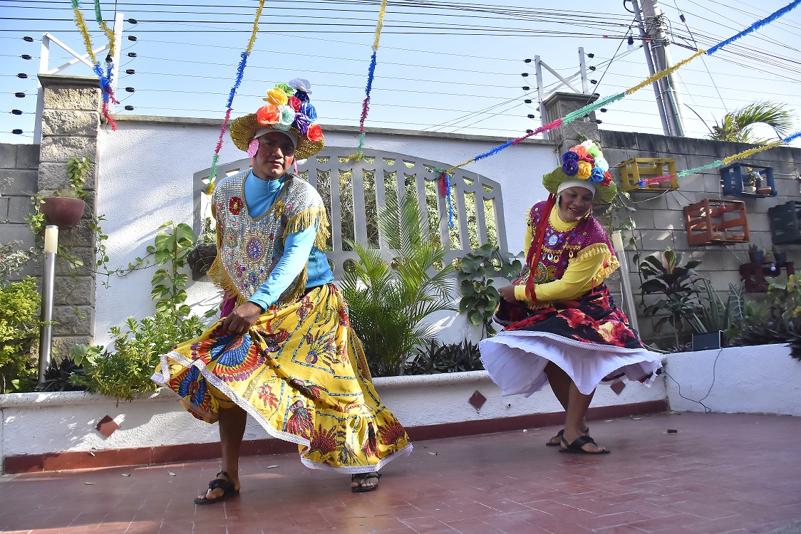Integrantes de la danza 'La Farota Mayor'.