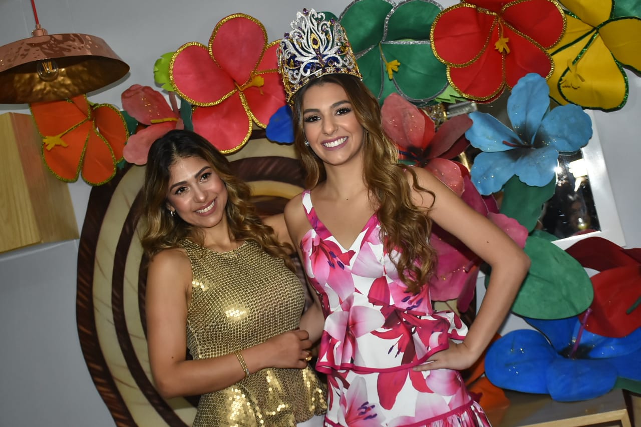La joyera Carolina Arcieri y la Reina del Carnaval.