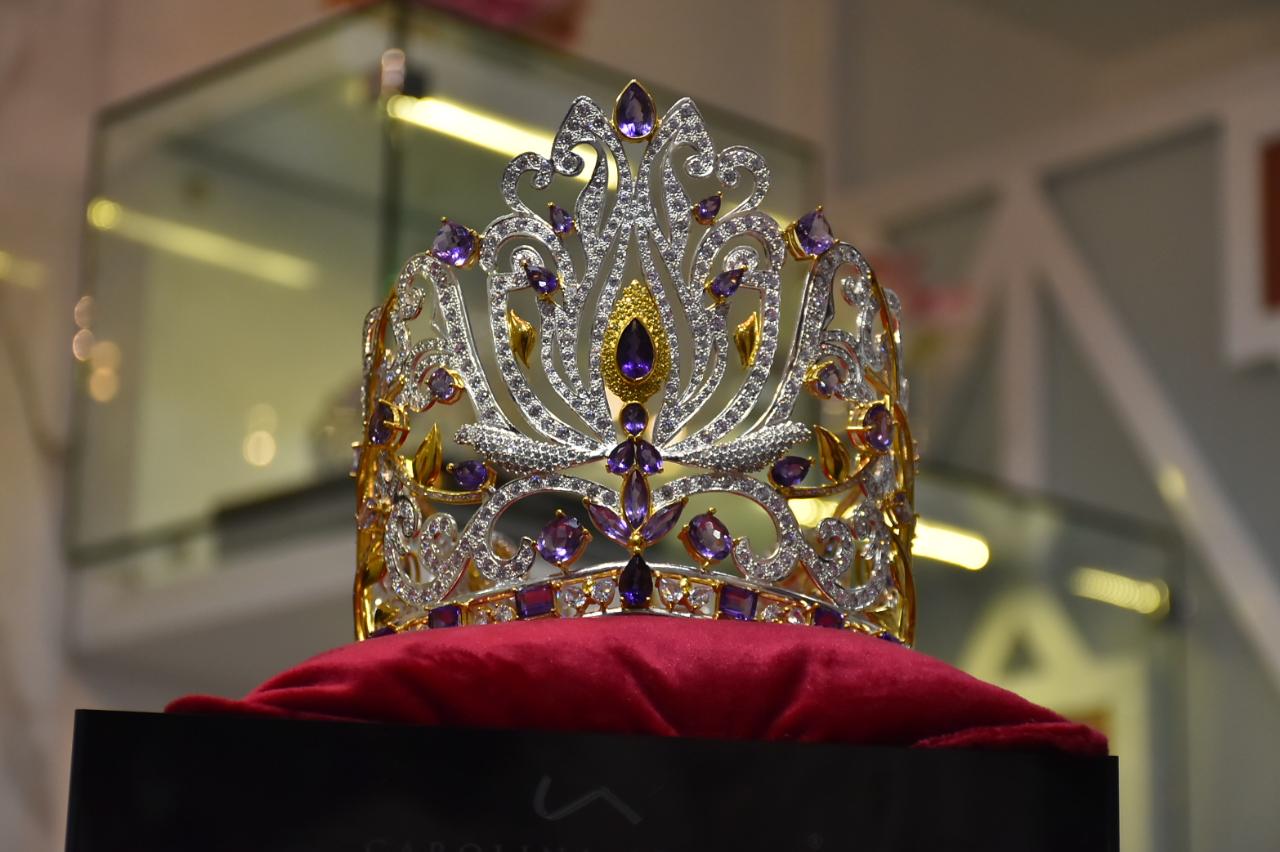 Vista de la corona de la Reina Carolina.