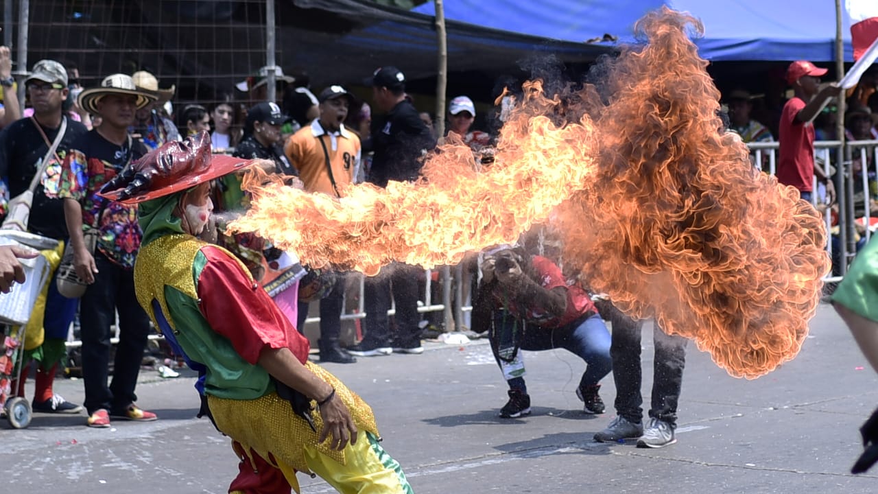 Los arlequines en el Carnaval tuvieron un lugar destacado en el desfile con la Banda de Baranoa.