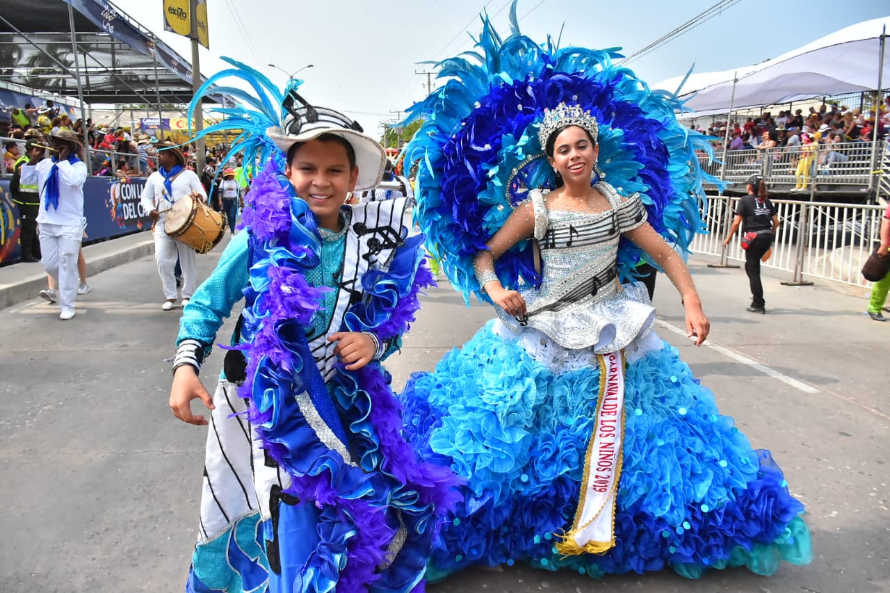 Isabella Chacón Ruiz y César Mendoza, reyes infantiles del Carnaval de Barranquilla.