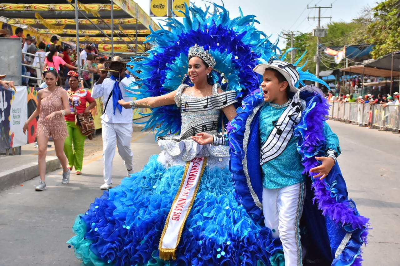 Isabella Chacón Ruiz y César Mendoza, reyes infantiles del Carnaval de Barranquilla.