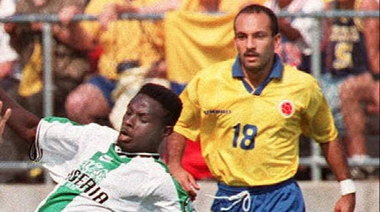 Diego León Osorio, jugador colombiano de la década de los 90, fue capturado cuando iba a viajar a España con un kilo de cocaína. Fue condenado a cinco años de prisión domiciliaria.