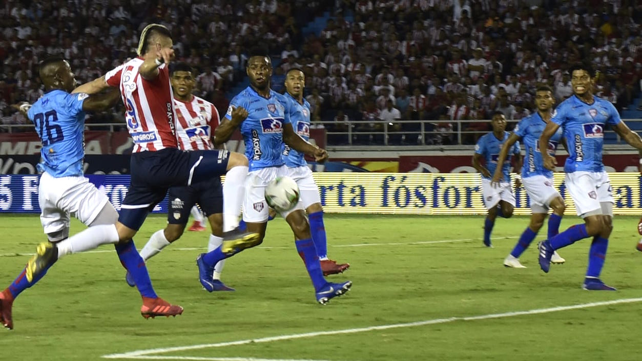 Michael Rangel intenta filttarse frente a la marca de Yulián Gómez.