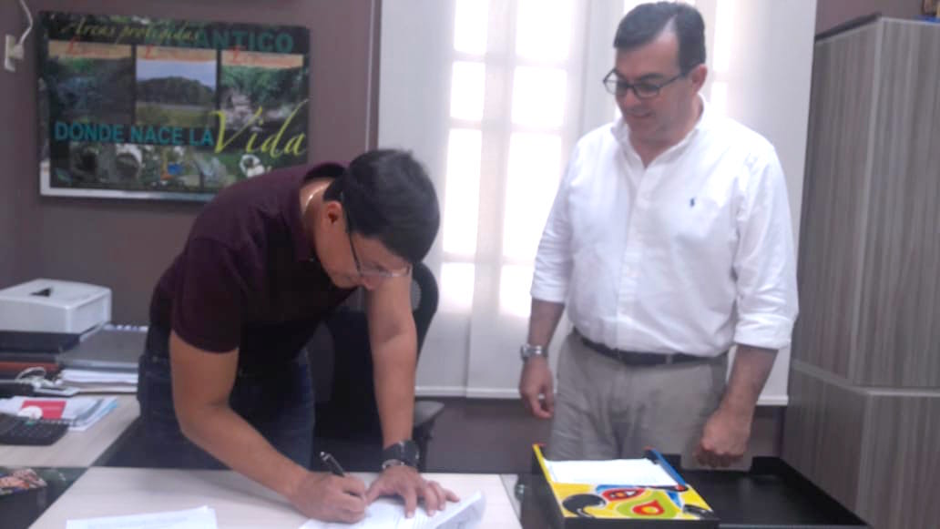 Firma de un acuerdo entre Pork Colombia y CRA.