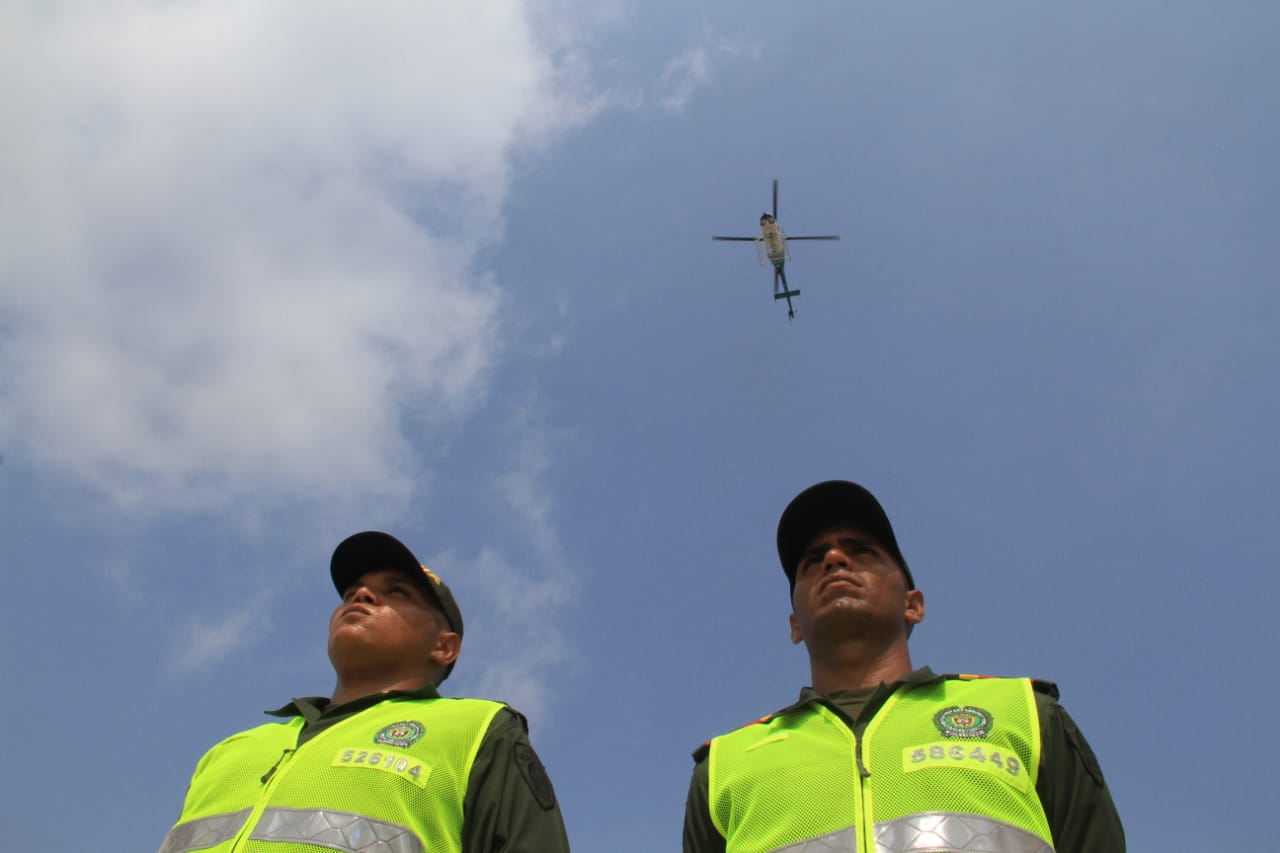 El helicóptero de la Policía apoyará la labor de los uniformados en tierra.