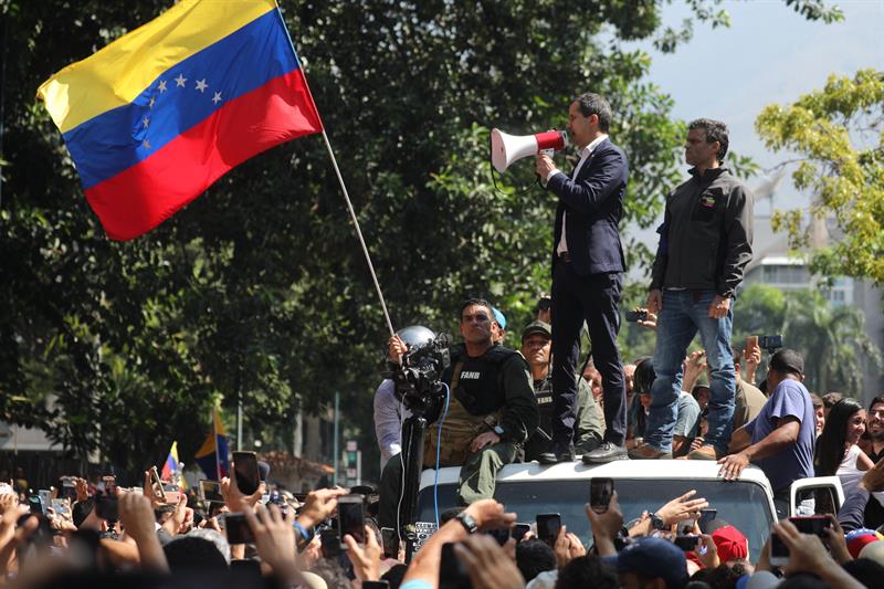Presidente Guaidó ante sus seguidores.