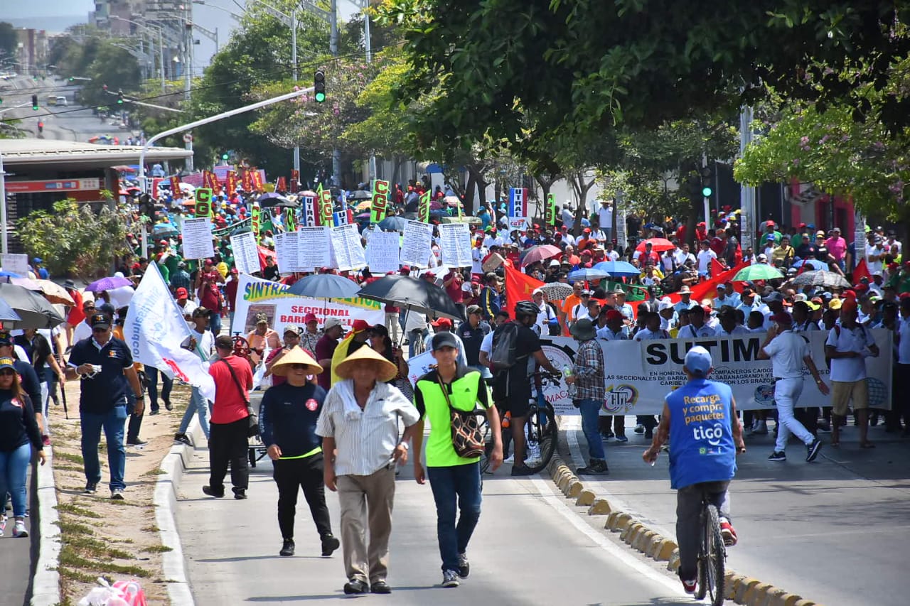 Multitudinaria marcha en el Día del Trabajo en Barranquilla.