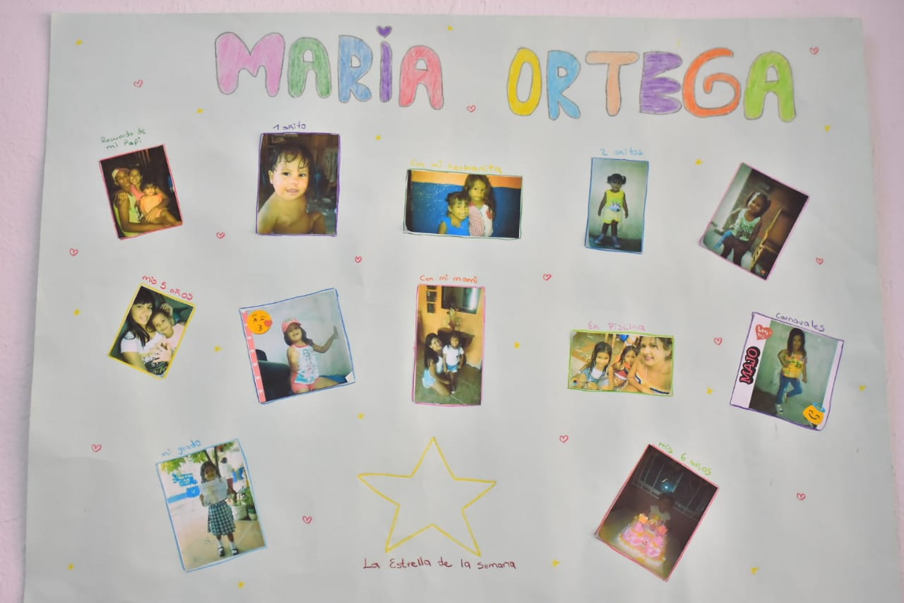 Cartelera de reconocimiento a María José Ortega