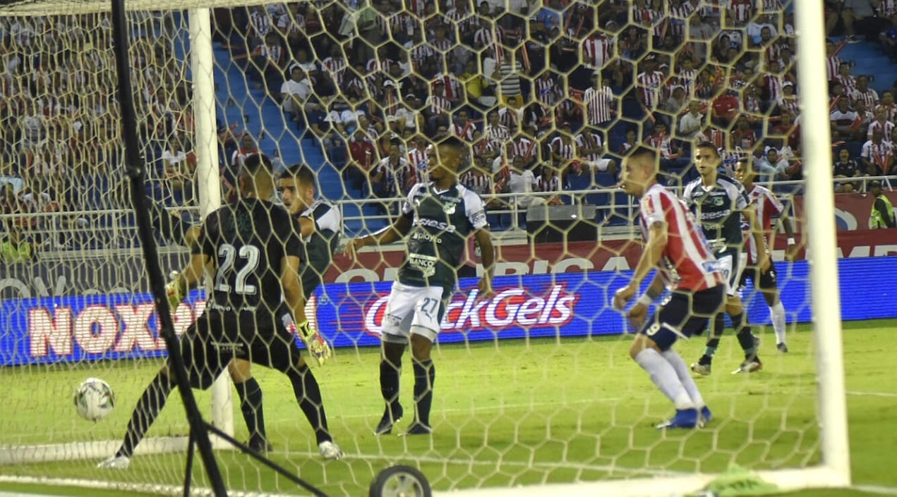 Acción del gol de Luis Narváez.