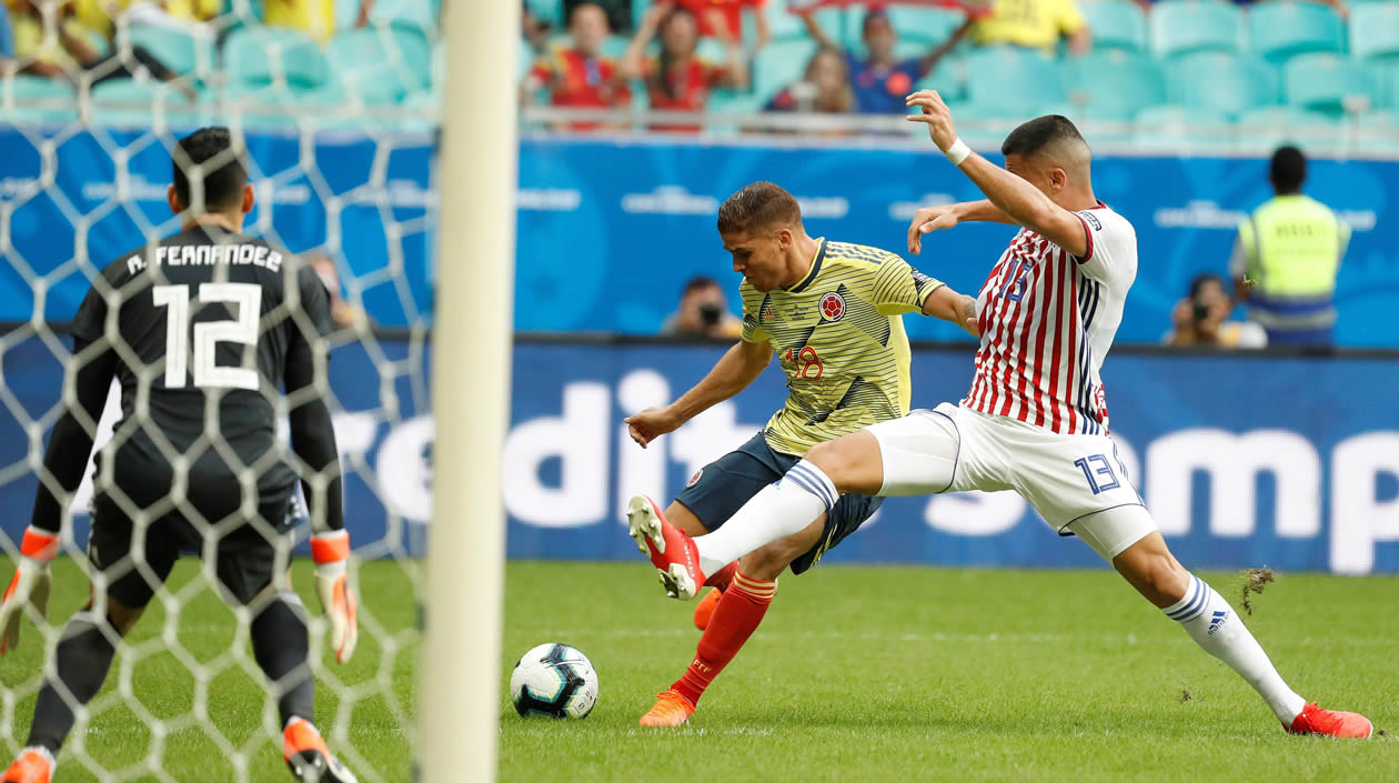 Gustavo Cuéllar en la acción del gol de Colombia. 