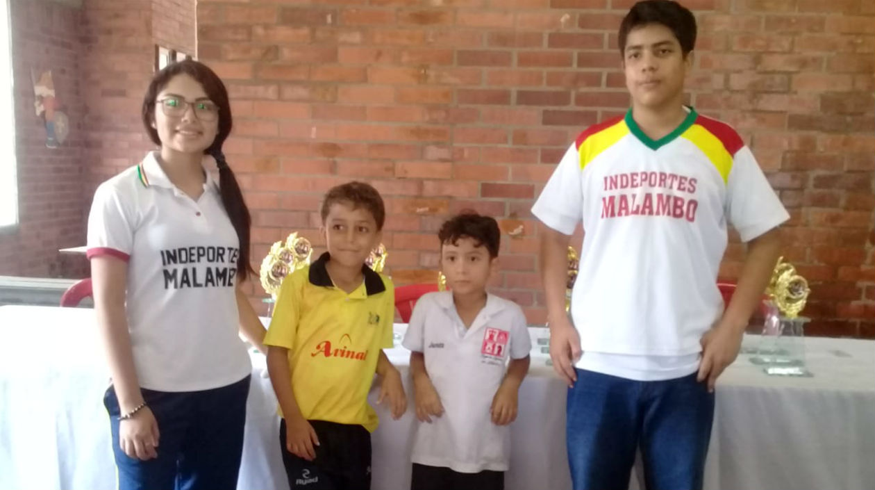 Los ajedrecistas del Atlántico Valentina Ruiz, Orlando Borré, Jarett Diaz y Federico Valera.