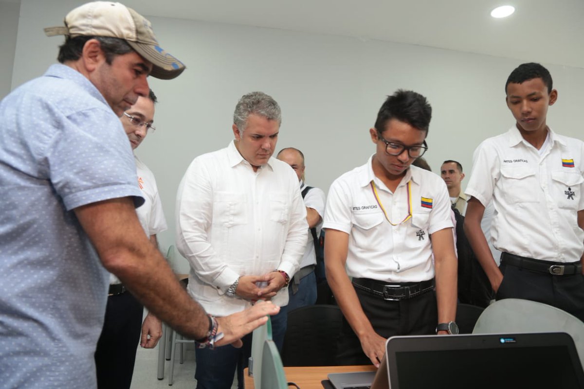 El Alcalde de Barranquilla, Alejandro Char y el Presidente de la República, Iván Duque, en la sede del Sena de Industrias Creativas.