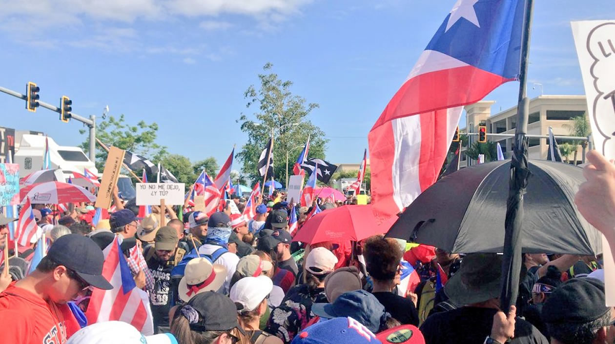 Miles de puertorriqueños salieron a exigir la renuncia del gobernador.