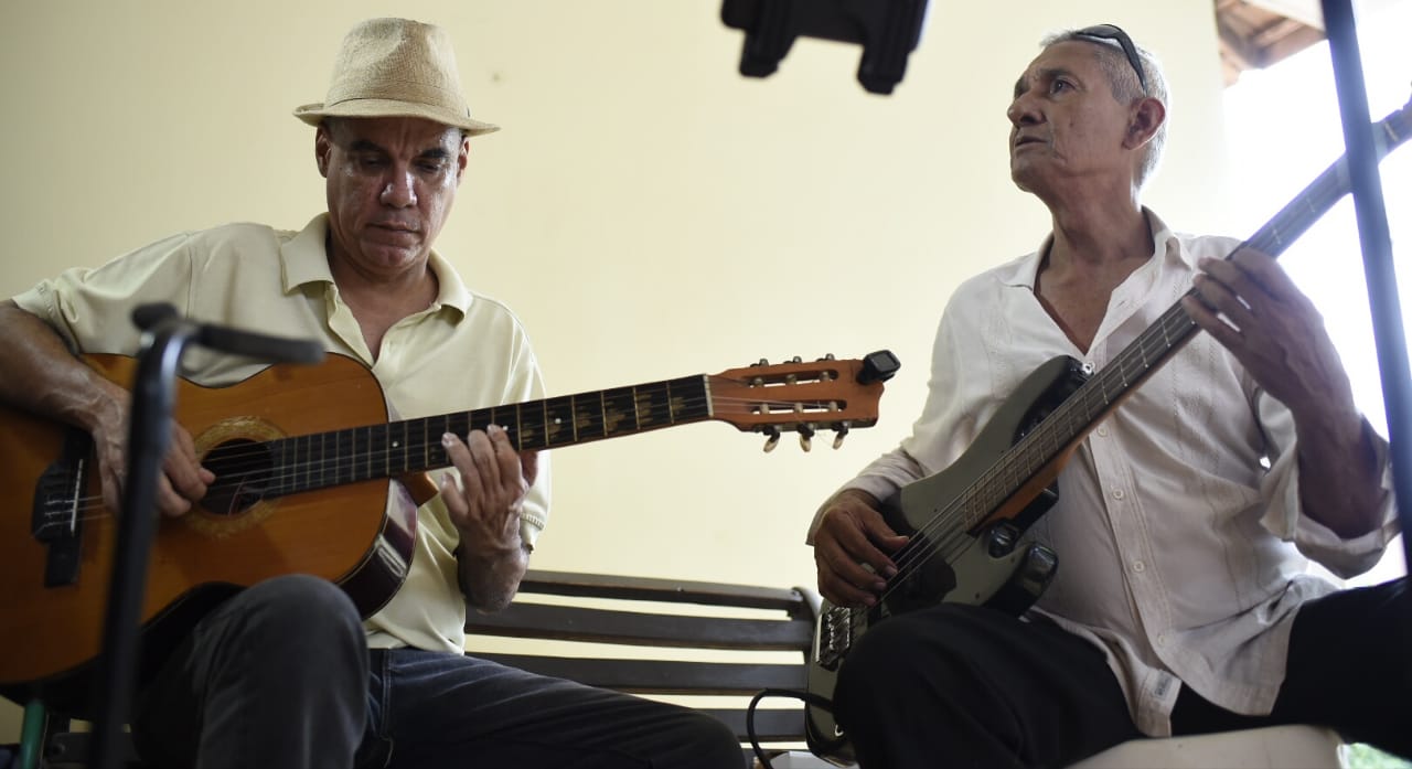  Jorge Enrique Pérez y 'Milo' Cervantes, durante un ensayo en el barrio Modelo de Barranquilla.