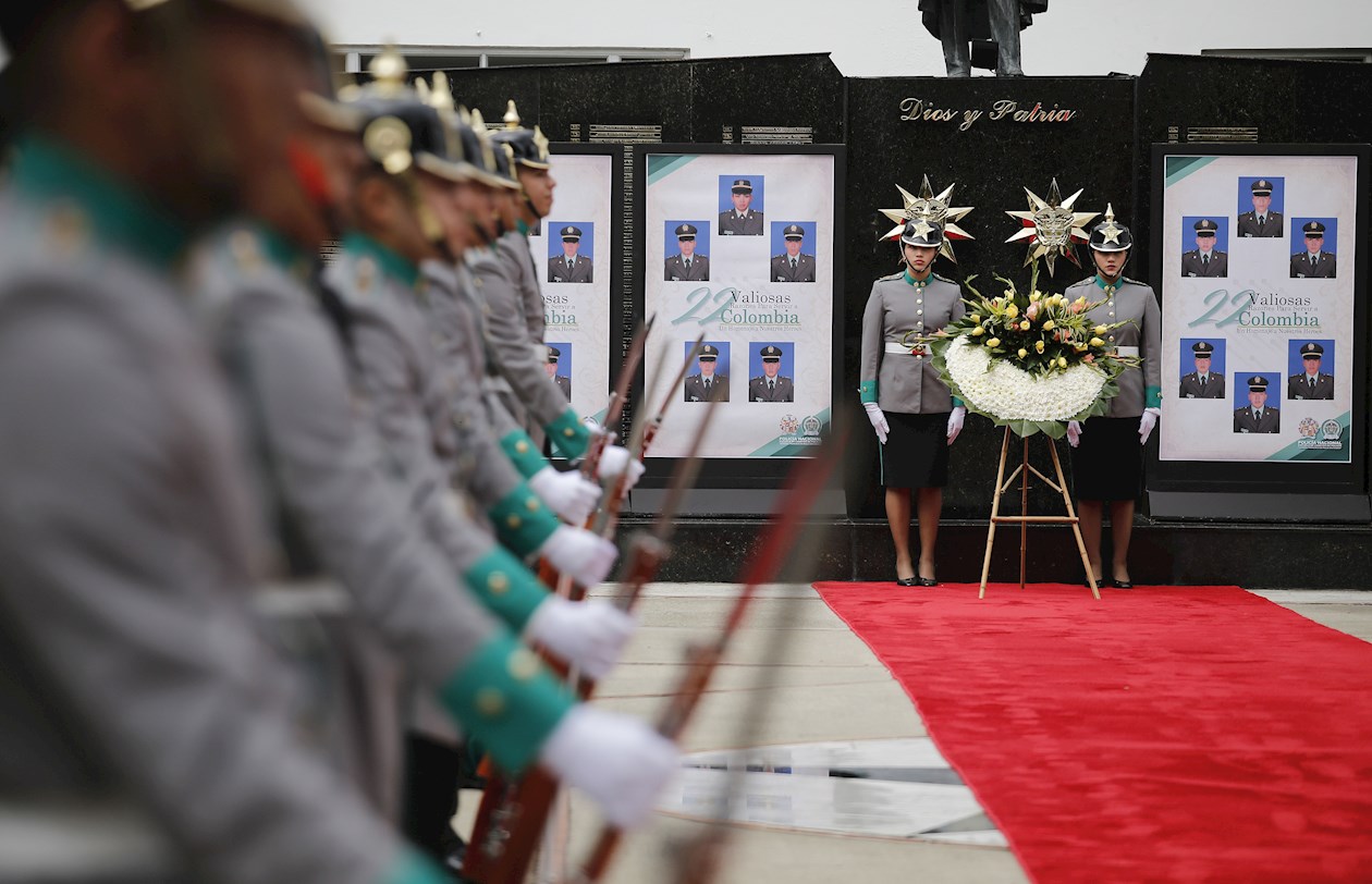 Homenaje a los 22 cadetes muertos en atentado a la Escuela General Santander.