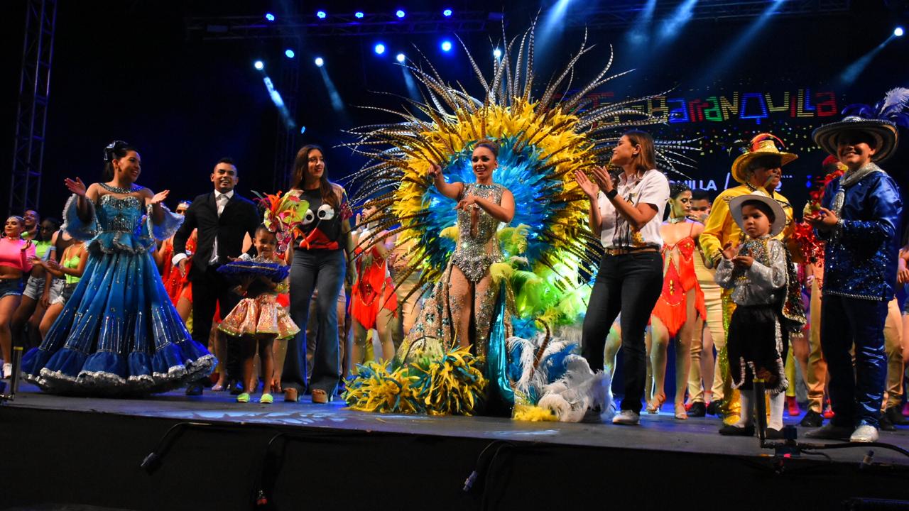 La Reina del Carnaval de la 44, Andrea Henríquez, minutos antes de recibir la corona.
