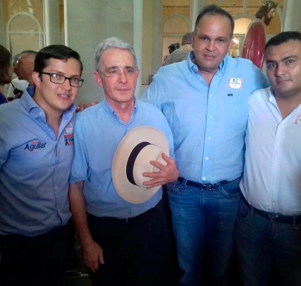 Álvaro Uribe Vélez y José Guillermo 'El Ñeñe' Hernández.