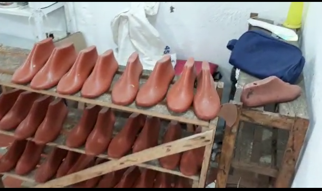 Una fábrica de calzado paralizada