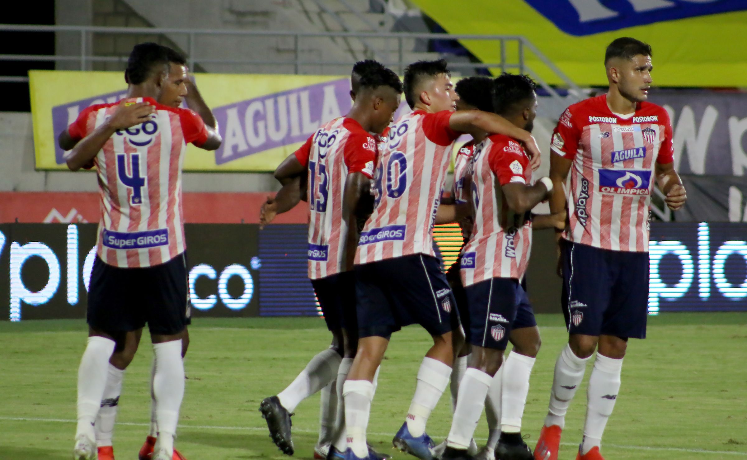Festejo del gol de Luis 'Cariaco' González.