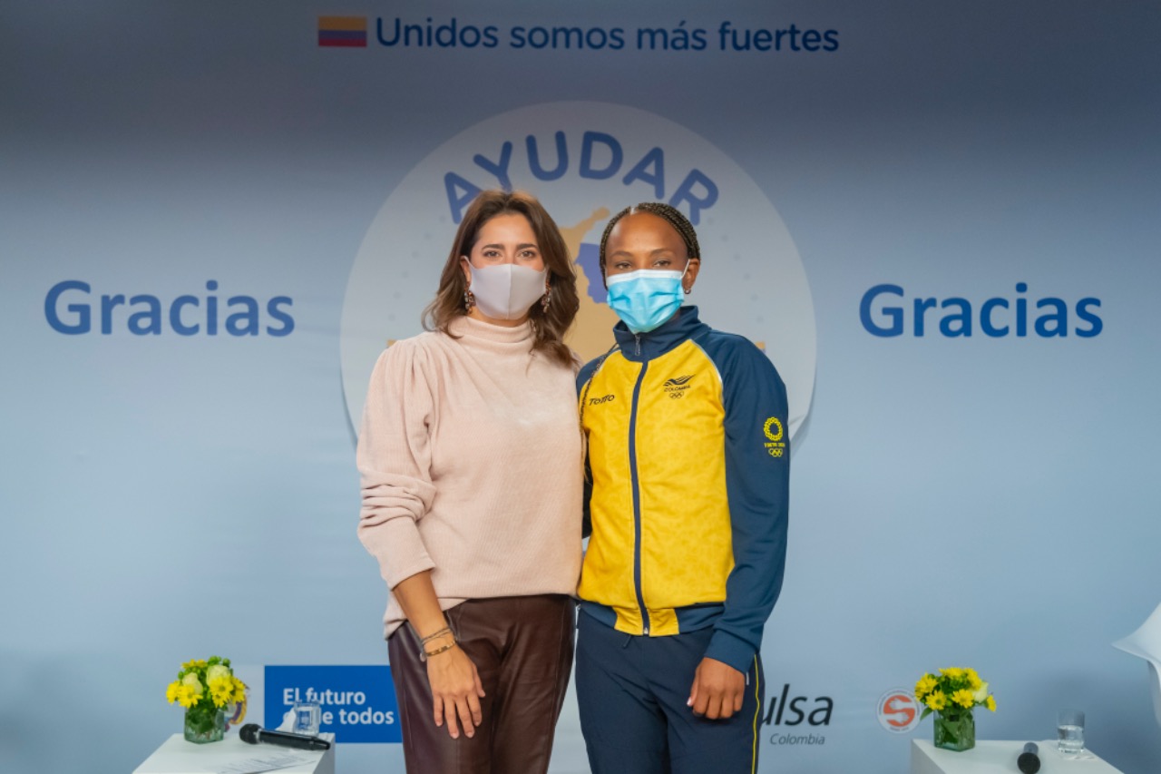 La primera dama, María Juliana Ruiz, y la medallista olímpica Íngrit Valencia.