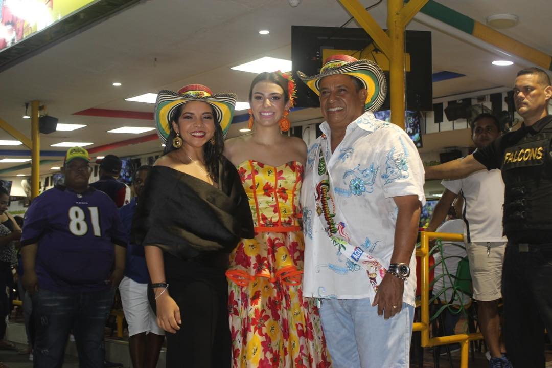 Anamilé y Edwin Madera con la Reina del Carnaval Carolina Segebre