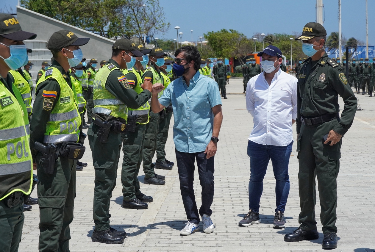 El Alcalde de Barranquilla, Jaime Pumarejo; jefe de la Oficina para la Seguridad y Convivencia Ciudadana, Nelson Patrón Pérez y el general Diego Rosero, 