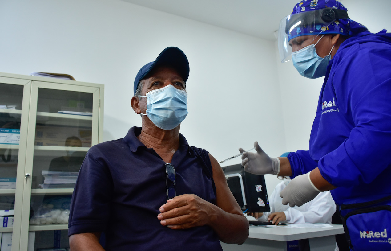 Ramiro Echeverría, residente en el corregimiento La Playa, se vacunó contra el Covid-19.