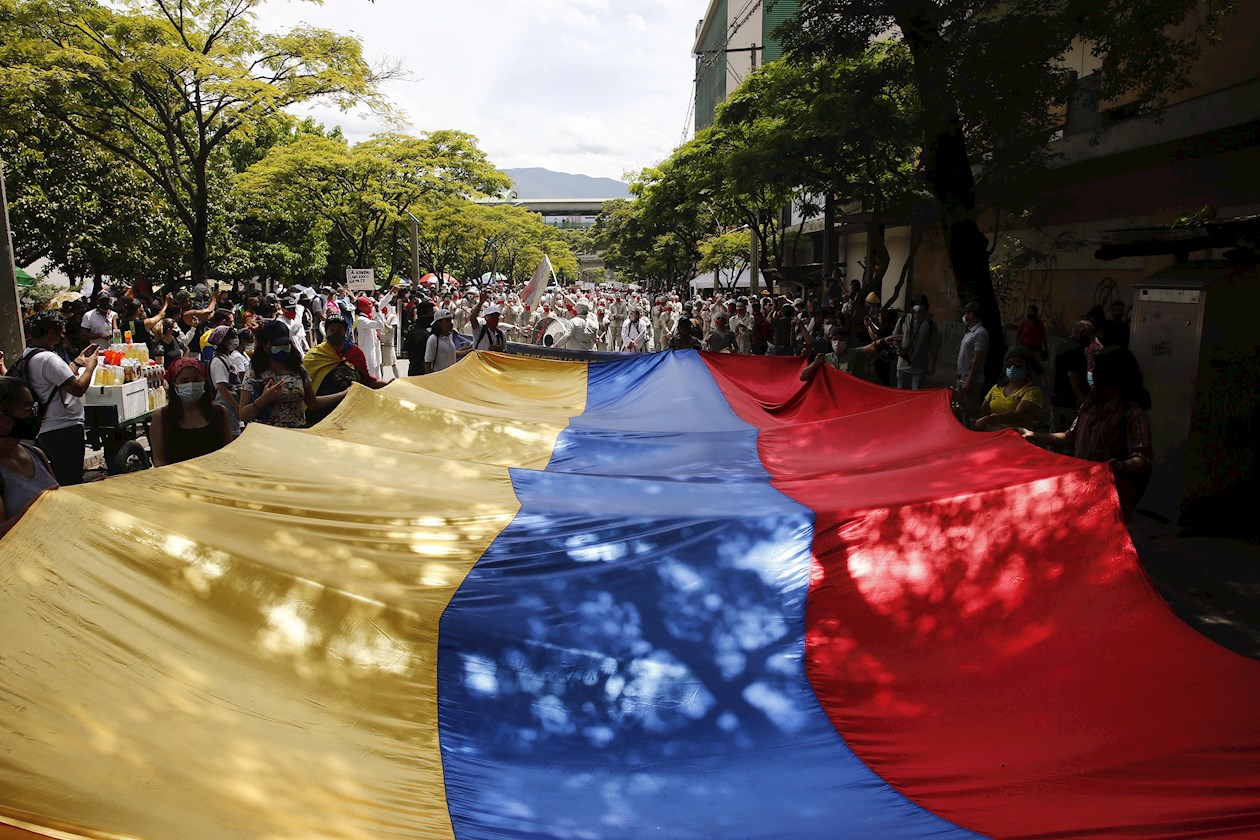 Colombianos en las calles de las principales ciudades del país salieron este miércoles.
