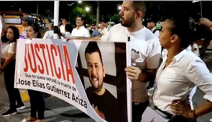 La familia y los amigos de José Elías Gutiérrez han hecho varias protestas pacíficas en el sitio del accidente.