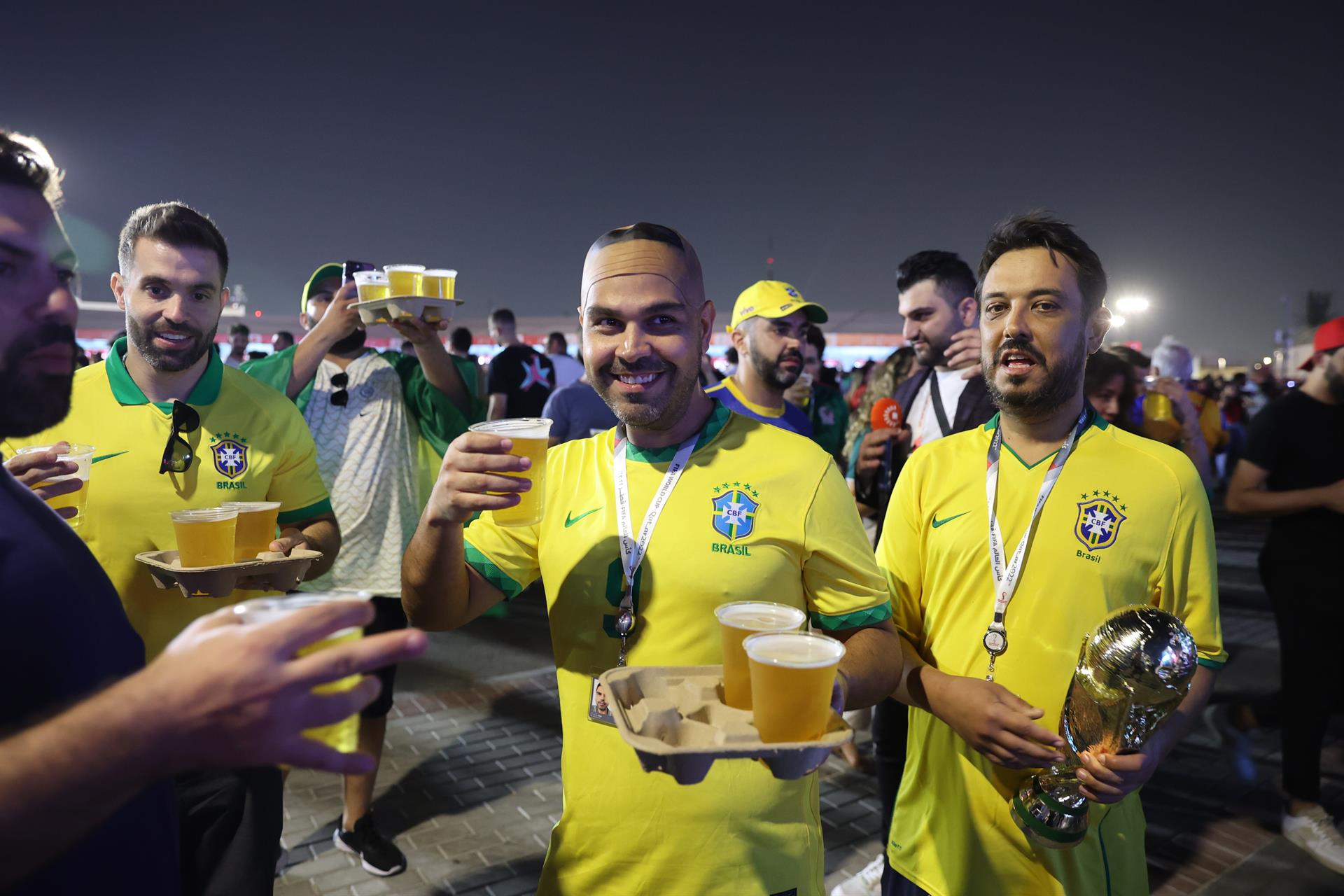 Los brasileños festejan con la ilusión de volver a ser campeón. 