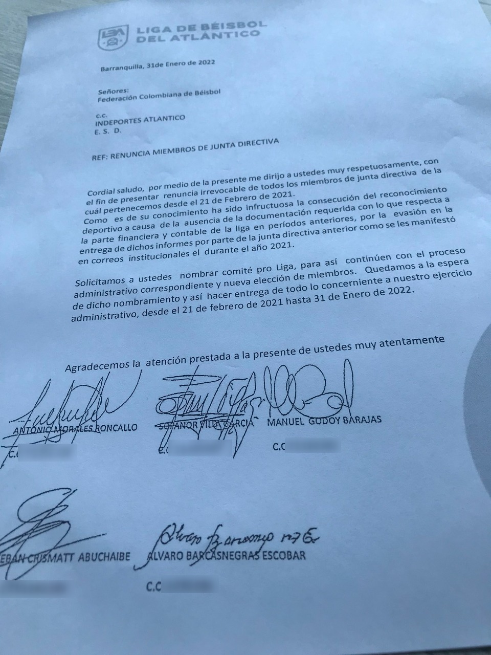 Carta de renuncia presentada por la Junta Directiva saliente. 